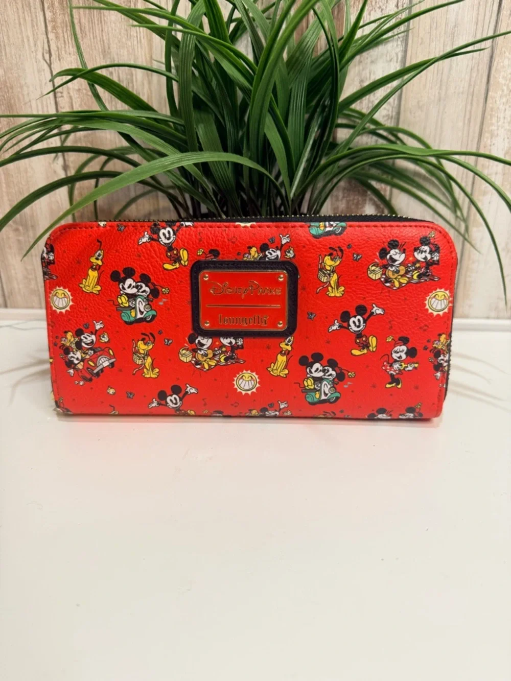 Disney Loungefly Mickey & Minnie red full-size zipper wallet - Picture 1 of 12